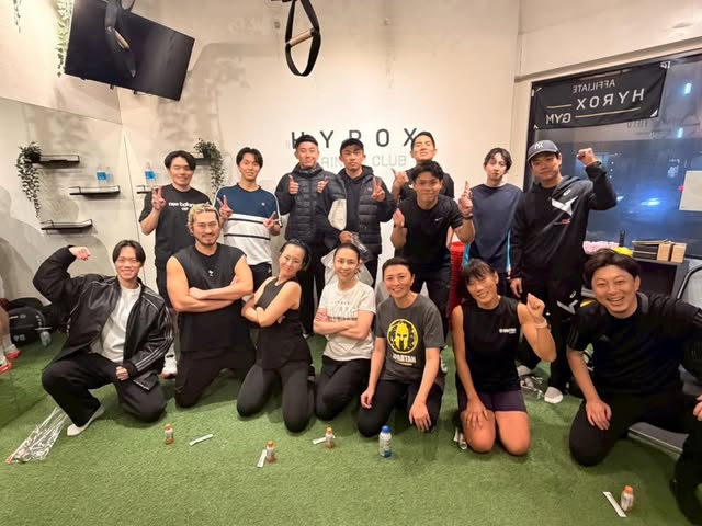 人工芝と裸足で行うGYM FIELDのファンクショナルトレーニング環境